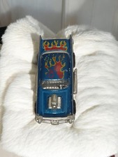 Véhicule miniature ancien rétro, voiture de collection vintage d'occasion