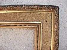 large cadre XIXème en bois doré à la feuille d'or 37,5 X 45 Feuil 25,5 X 33 cm