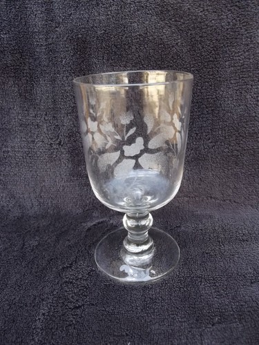 Ancien verre soufflé gravé - verre,