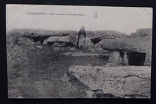 L182B) CPA LOCMARIAQUER allée couverte de pierres plates - 1908