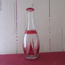 grande carafe de couleur rouge en cristal de saint louis modèle beaufort