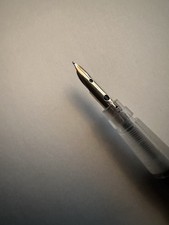 Parker 61 Fountain Pen Gold Nib Fine / Plume Parker 61 en Or 14k Fine