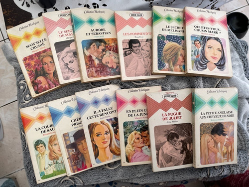 Lot livres harlequin - 12,