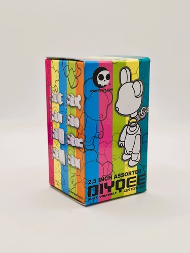 Toy2r diy qee - toy2r, random