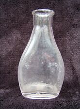 Ancien biberon de bébé à soupape en verre moulé ou soufflé