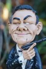 841.2460  PROMO FIGURINE METIER CARICATURE JAMES BOND 007 MOURIR PEUT ATTENDRE