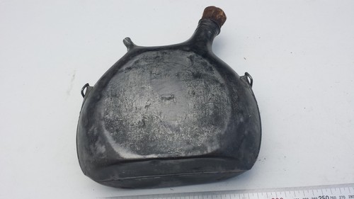 Ancienne gourde militaire