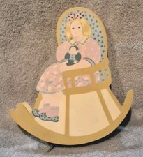 Boîte à musique Décor Enfant Sur Chaise À Bascule, Tournant Sur Lui Même 