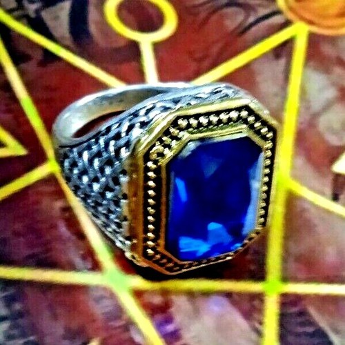 Bague bénie métaphysique