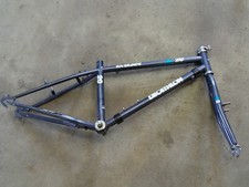 cadre avec fourche de velo vtt