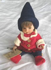 Magnifique poupée de prestige en porcelaine Italienne .