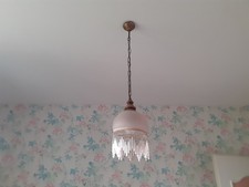 plafonnier suspension en opaline rose et bronze , pampille de verre années 1980