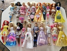 POUPEES BARBIE OU AUTRES  AVEC