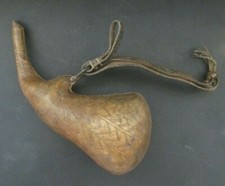 ancienne poire à poudre en