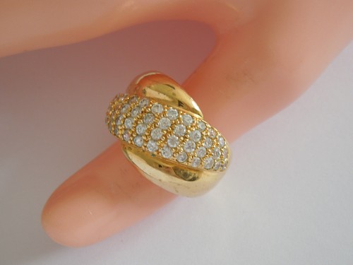 Bague avec des pierres - des,
