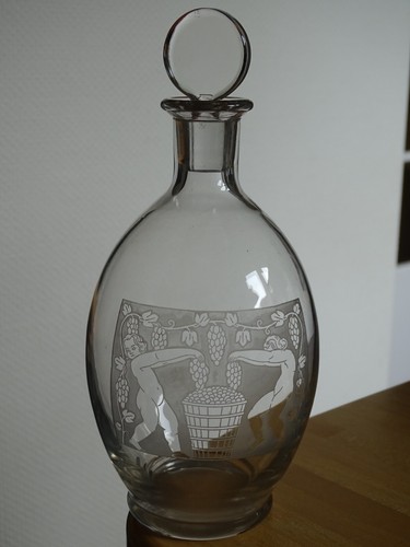 Baccarat une ancienne - une, a