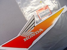 Décor autocollant (A) de reservoir coté gauche de CBR600FS 95 code couleur