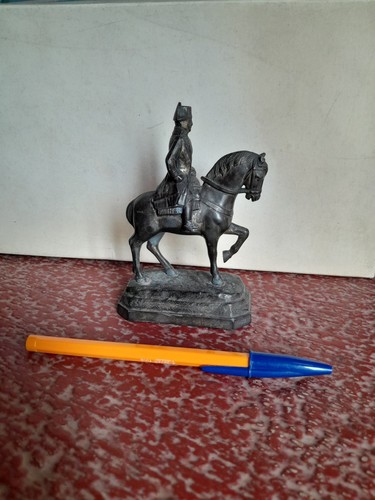 Statue métal cavalier - , à
