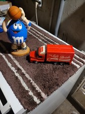 distributeur mm's  Basketteur   33 cm +camion de coca cola l 11cm 