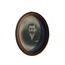 Ancien petit cadre médaillon