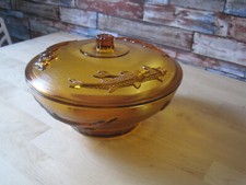 1 saladier soupiere  en verre  décor relief de poissons vintage