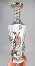 BEAU VASE EN PORCELAINE DE CHINE FAMILLE ROSE VERTE XXème MARQUE EN-DESSOUS