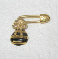 Broche charm breloque NR pour Nina Ricci bijou