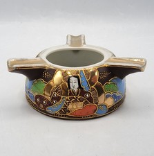 Cendrier en porcelaine de Satsuma à décor de scènes traditionnelles Japon XXème