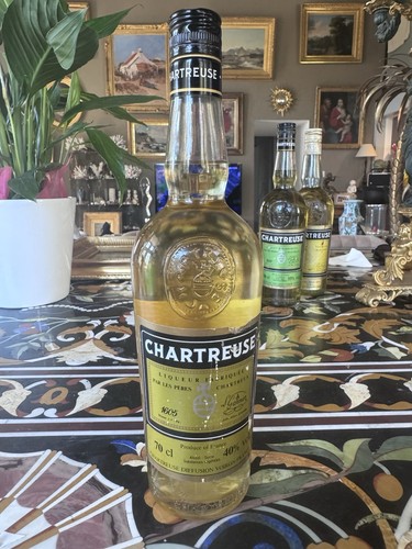 Ancienne chartreuse jaune - ancienne,