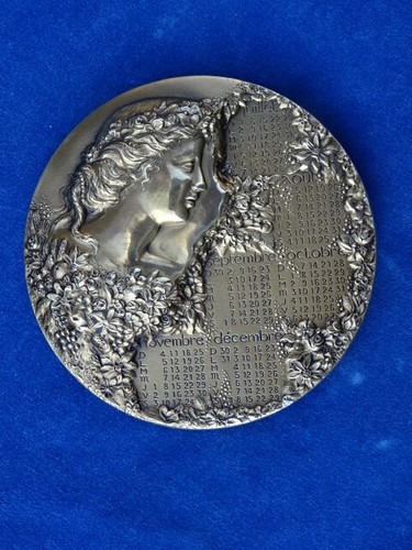 Tres jolie medaille medal - !,