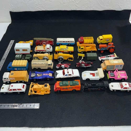 Lot voitures moulées sous - voitures,