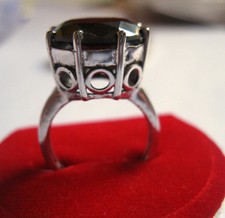 Énorme bague de mariage en