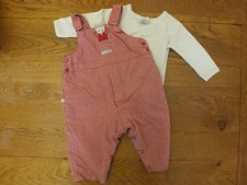 Vêtements 3 mois : 1 salopette vichy rouge doublée et un body Petit Bateau
