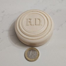 Ancienne boîte à tabac à