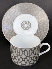 Sublime TASSE A THE et SOUS TASSE porcelaine HERMES modèle FIL D’ARGENT en TTBE