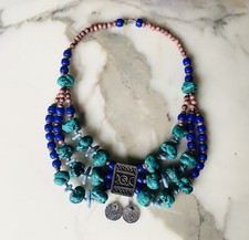 Collier ancien ethnique trois