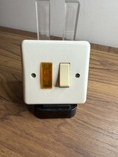 Interrupteur Va et Vient à voyant (vendu avec) modèle Neptune Legrand réf: 80162