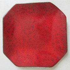 Plat en grès vernissé rouge