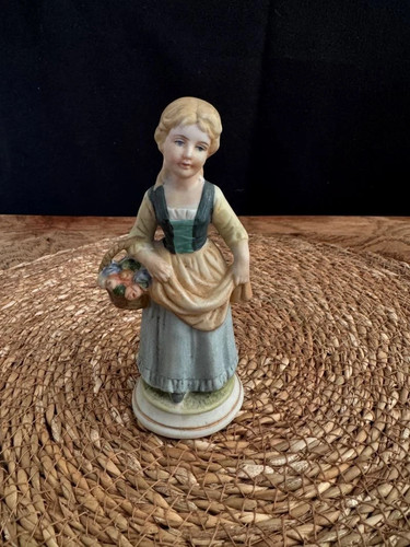 Figurine porcelaine jeune - figurine,
