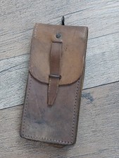 Une pochette militaire cuir