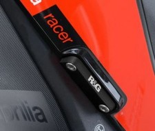 Caches orifice repose pieds