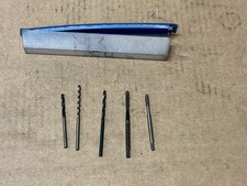 Lot de 5 tarauds + forets M3