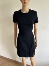 Robe noire à manches courtes