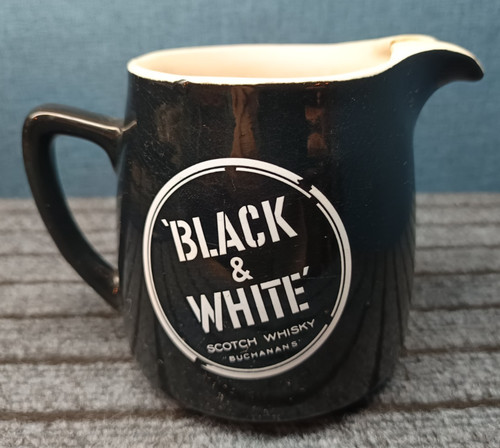 Ancien pichet black - white,