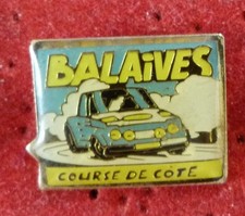 BEAU PETIT PIN'S BD RALLYE RENAULT 8 R8 GORDINI COURSE DE COTE BALAIVES