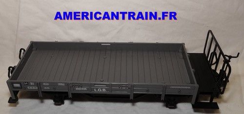 Wagon plat gris avec
