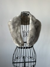 Col Écharpe en Fourrure Gris