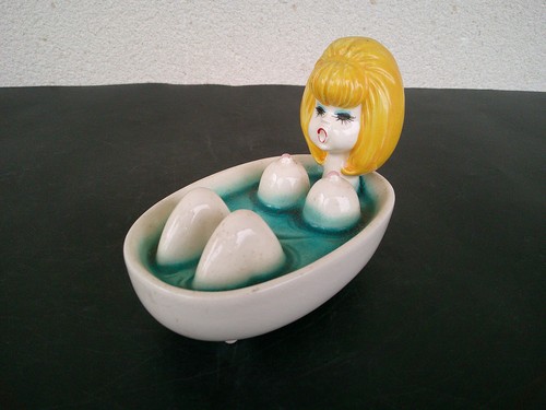 VIDE POCHE FORME FEMME NUE EN