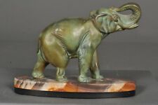 Eléphant en régule sur