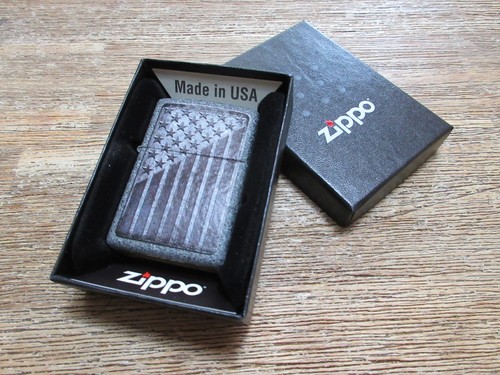 Zippo étoiles rayures - Étoiles, et